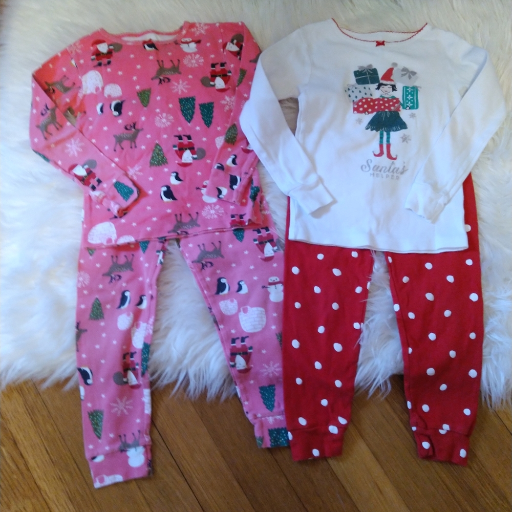 2 pairs of Carter's Christmas pajamas 5T
